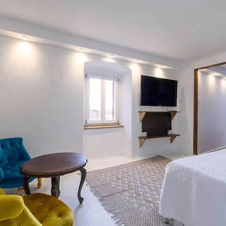 On The Rock Apartment *