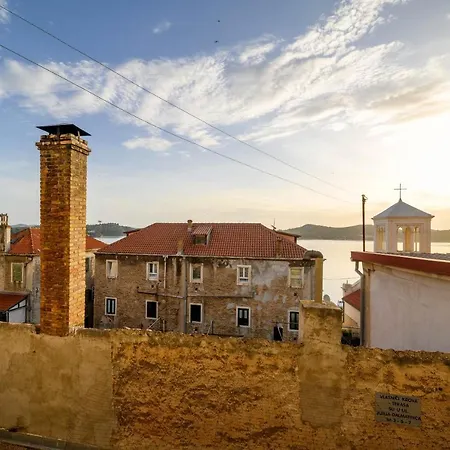 On The Rock Apartment *