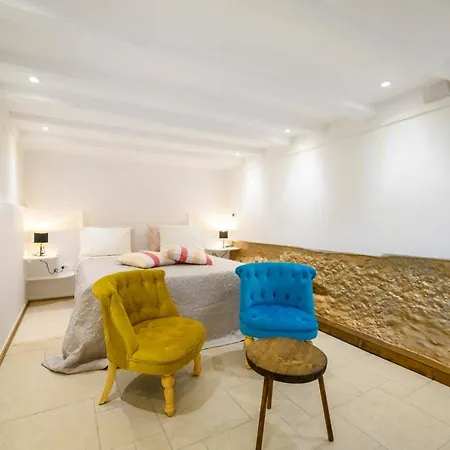 On The Rock Apartment