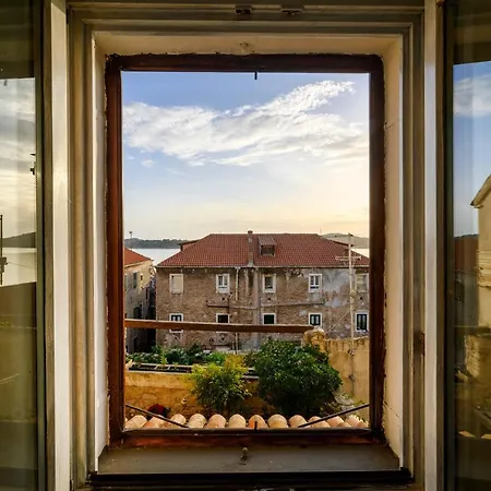 On The Rock Apartment *