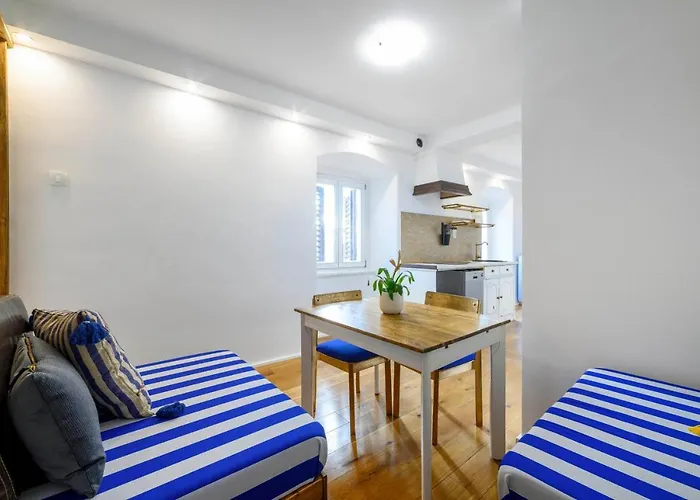 On The Rock Apartment