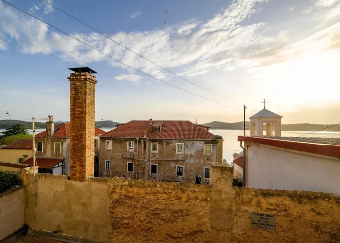 On The Rock Apartment *