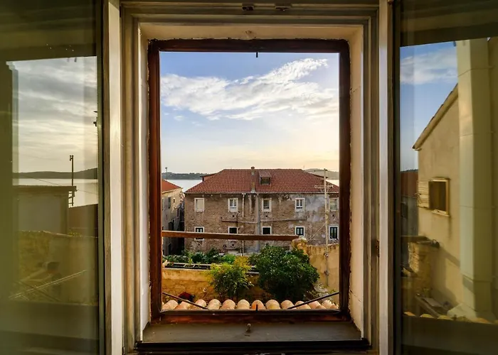 On The Rock Apartment *